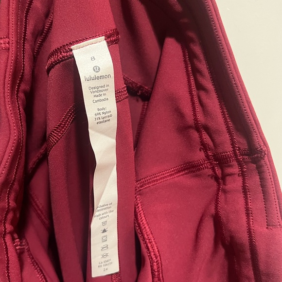 📸 Lululemon Time To Sweat Crop 23" *Star Ruby Sz 8 EUC | Release 2019 Retail $88 - Picture 5 of 9